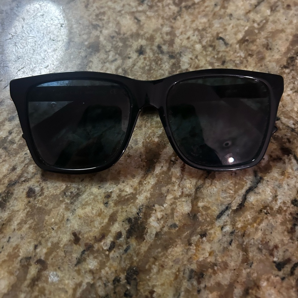 Gucci black sunglass model #GG04520